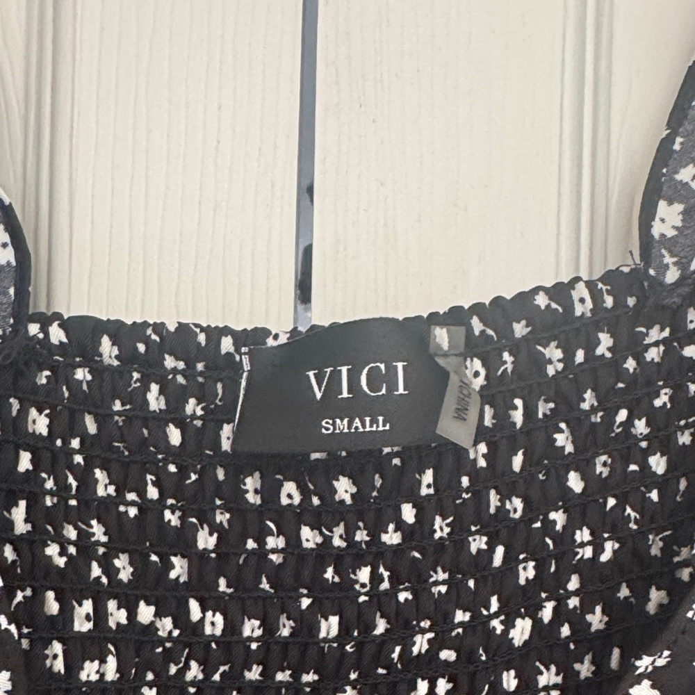 Vici floral romper - Picture 2 of 4